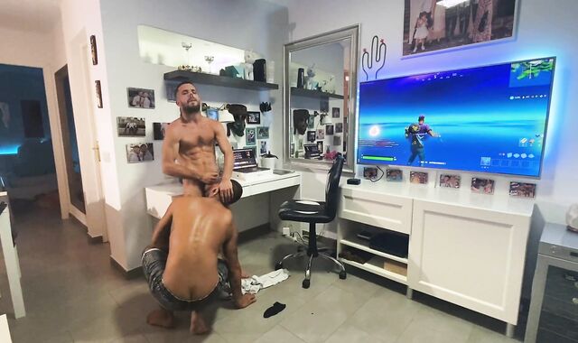 Follando BB mientras jugamos a Fortnite. / Dirty Bb Drilling while frolicking Fortnite.