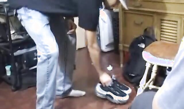 gay-for-pay Thug gets A sucky-sucky-job-service