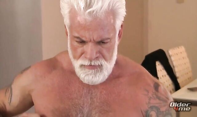 insane Silverdaddy bonks A Daddybear (O4M)