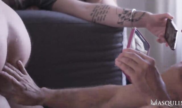 The Idiot gets humped