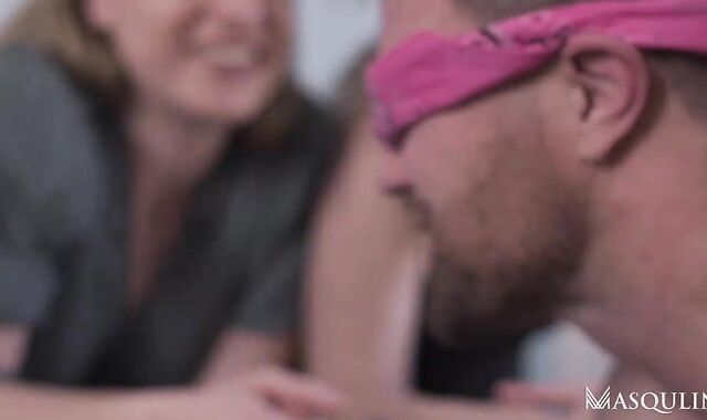 The Idiot gets humped