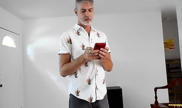 ManPuppy.com - Rigid nailing alongside roomie