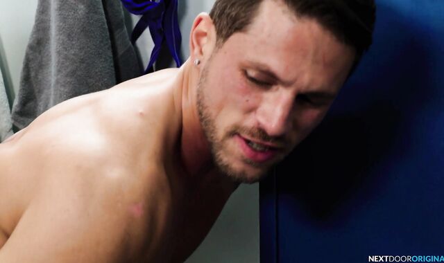 JockBreeders - Ultra-kinky hunky cum-shot in the gym