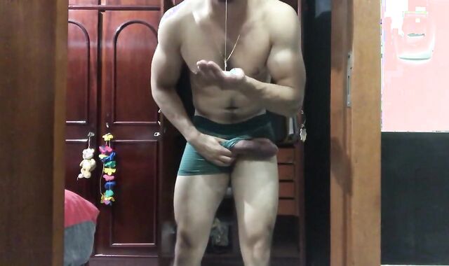 Monster Stiffy Deep-throating a Blast