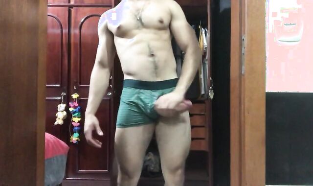 Monster Stiffy Deep-throating a Blast