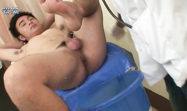 DOCTORTWINK - Hypnotizing Chinese Medical Clyster Procedure