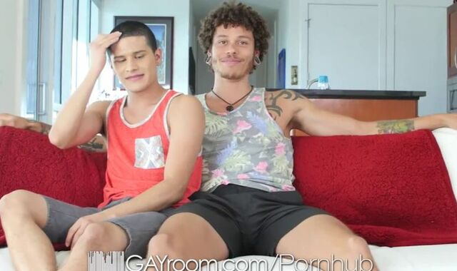 GayRoom - Tino Cortez Controls ten Inches of Weenie