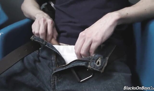 Bearded Milky Stud Deep-throating and Boning a Ebony Meatpipe at a Gloryhole