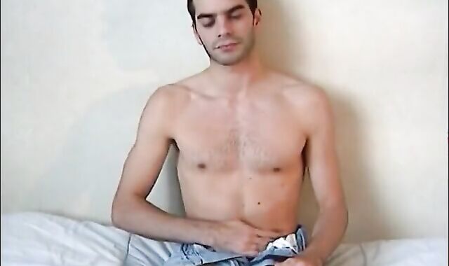 Utter Movie: a Harmless Delivery Stud Serviced his Gigantic Fuck-stick by a Dude!