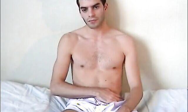 Utter Movie: a Harmless Delivery Stud Serviced his Gigantic Fuck-stick by a Dude!