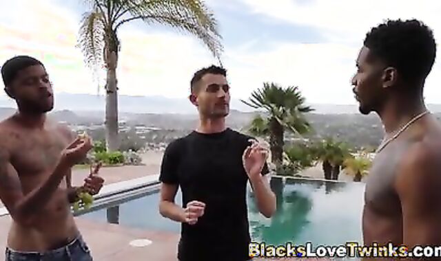 Whitey gets spitroasted and nutted by bbcs