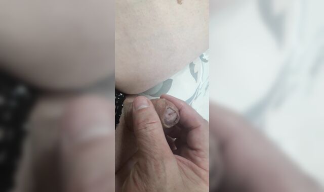 Playing with my clitty