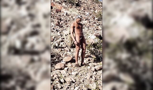 CAUGHT PEEING! Kennie Jai gets caught outside Vegas.