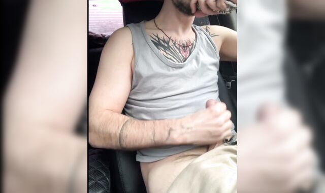 Cougar's passenger gave $ 1,000 to a cab driver to observe how he jacks off