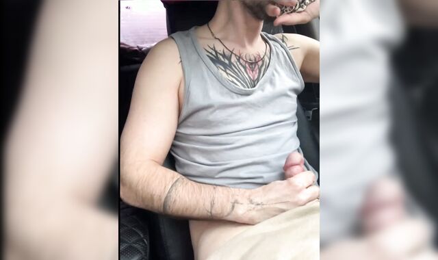 Cougar's passenger gave $ 1,000 to a cab driver to observe how he jacks off