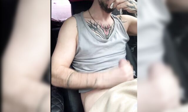 Cougar's passenger gave $ 1,000 to a cab driver to observe how he jacks off