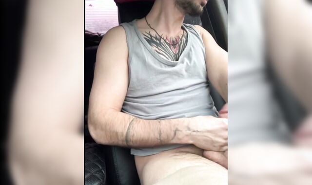 Cougar's passenger gave $ 1,000 to a cab driver to observe how he jacks off