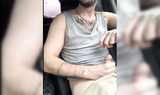 Cougar's passenger gave $ 1,000 to a cab driver to observe how he jacks off