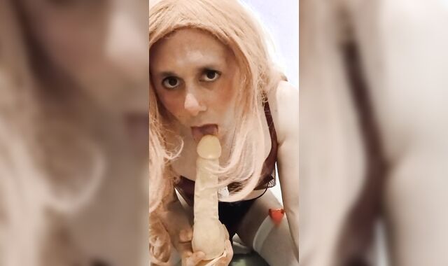 Sissy Alicia deep-throats lengthy fuck stick