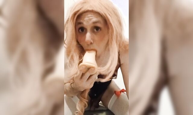 Sissy Alicia deep-throats lengthy fuck stick