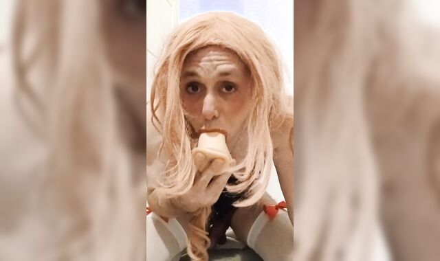 Sissy Alicia deep-throats lengthy fuck stick