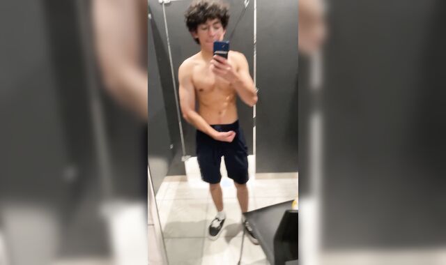 Lovely latino twunk flexing his bod and fuck-stick