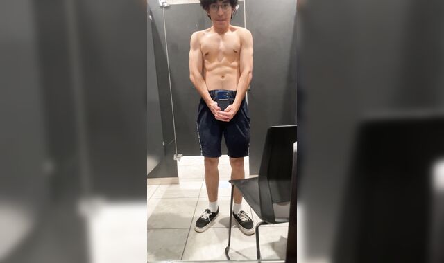 Lovely latino twunk flexing his bod and fuck-stick