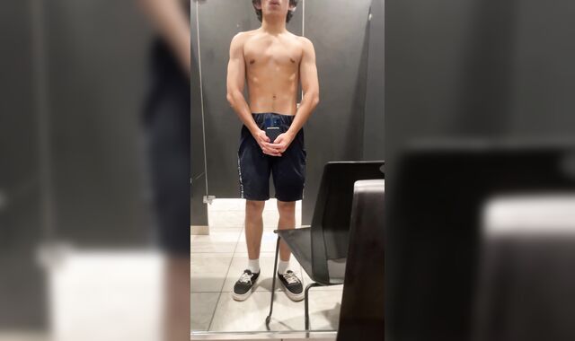 Lovely latino twunk flexing his bod and fuck-stick