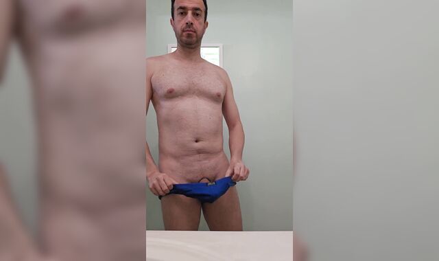 guy doing disrobe taunt