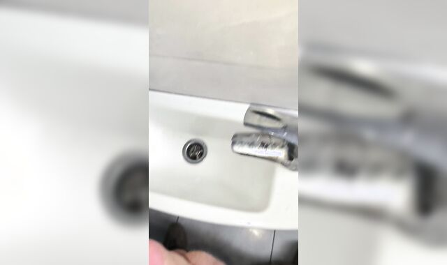 Папочка кончает