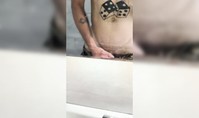 Папочка кончает