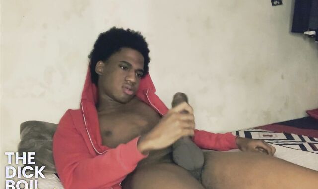 Solo Milking Off In Sofa