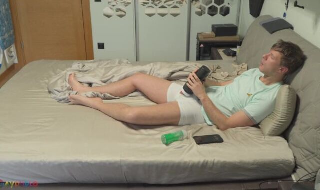 Toying with fresh self suckiction fleshlight!