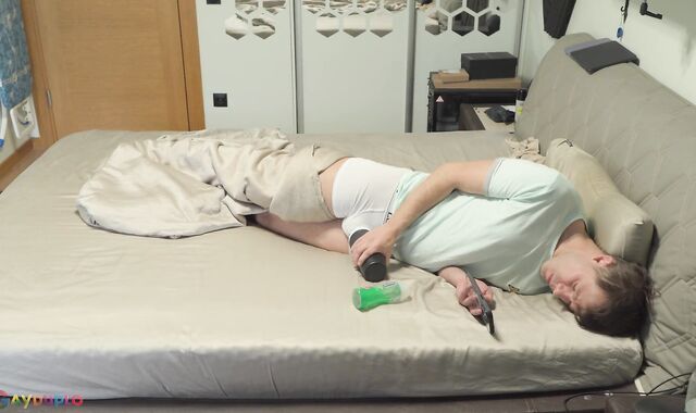 Toying with fresh self suckiction fleshlight!