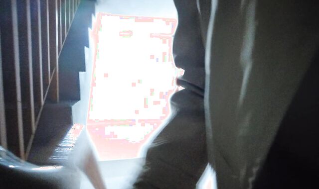 户外公共楼梯带贞操锁高潮，暗黑护士装配风衣