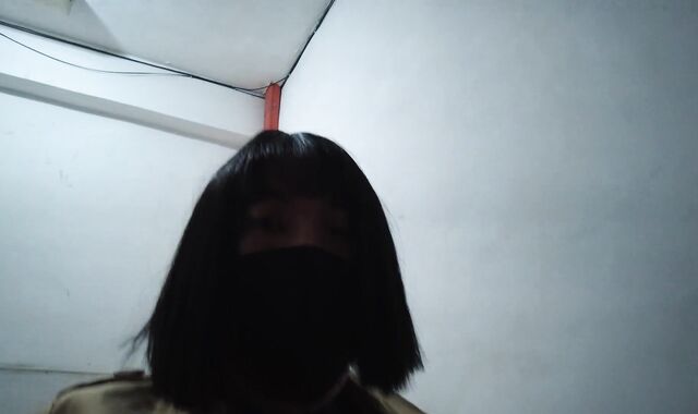 户外公共楼梯带贞操锁高潮，暗黑护士装配风衣