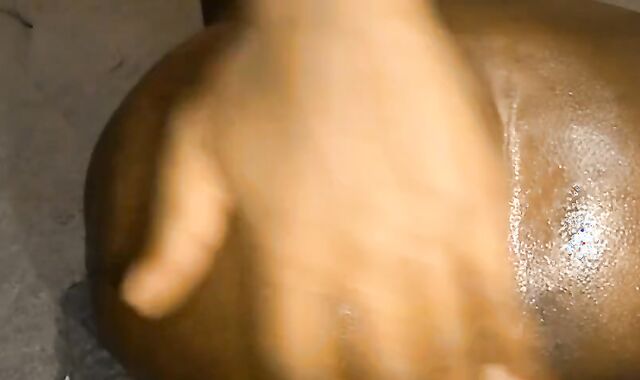 AFRICAN GUY PULSATING BROWN-EYE