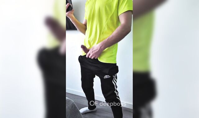 A sporty fellow determined to relax pressure after coming home from the gym. Onanism, lots of jism