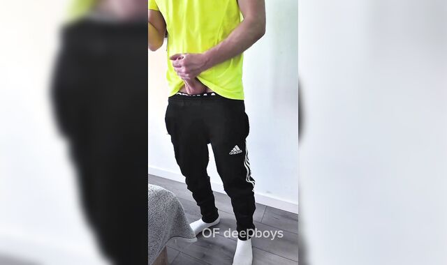 A sporty fellow determined to relax pressure after coming home from the gym. Onanism, lots of jism