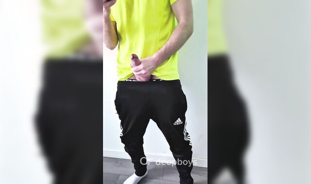 A sporty fellow determined to relax pressure after coming home from the gym. Onanism, lots of jism