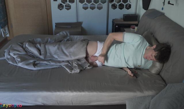 Fapping off and spunking in my mitt!