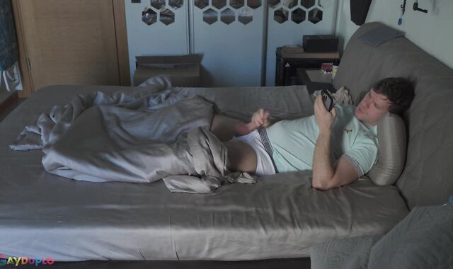 Fapping off and spunking in my mitt!