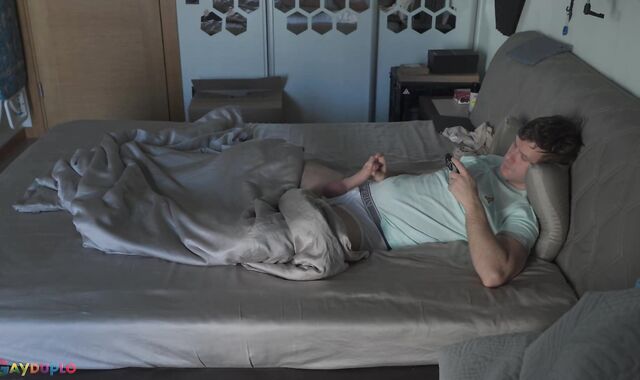 Fapping off and spunking in my mitt!