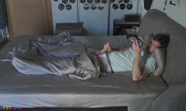 Fapping off and spunking in my mitt!