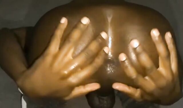 BISEXOUS NUBILE PULSING ROSY PINK HOLE