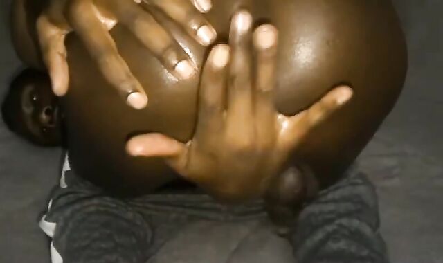 BISEXOUS NUBILE PULSING ROSY PINK HOLE