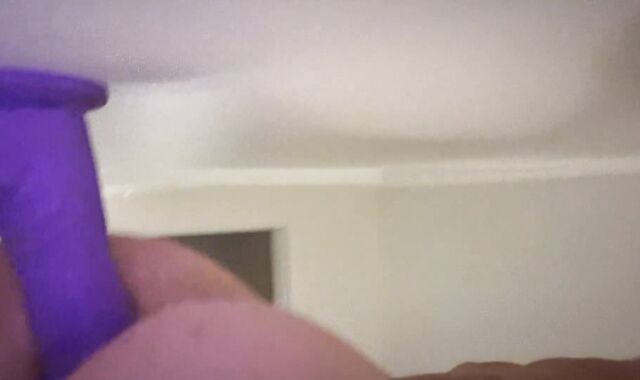 Obese arse takes assfucking fucktoy