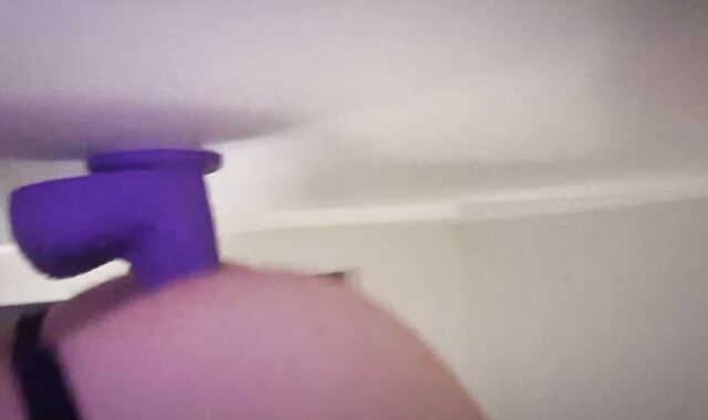 Obese arse takes assfucking fucktoy