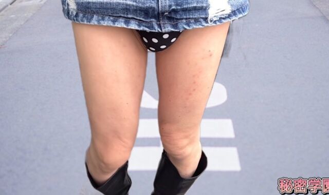 I jacking in microskirt shoes polka dot underpants SecretGakuen