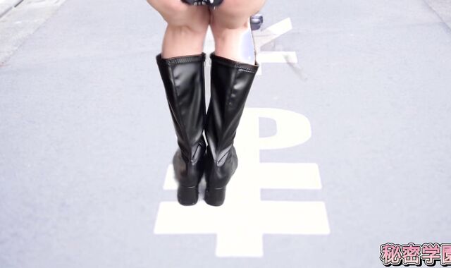 I jacking in microskirt shoes polka dot underpants SecretGakuen